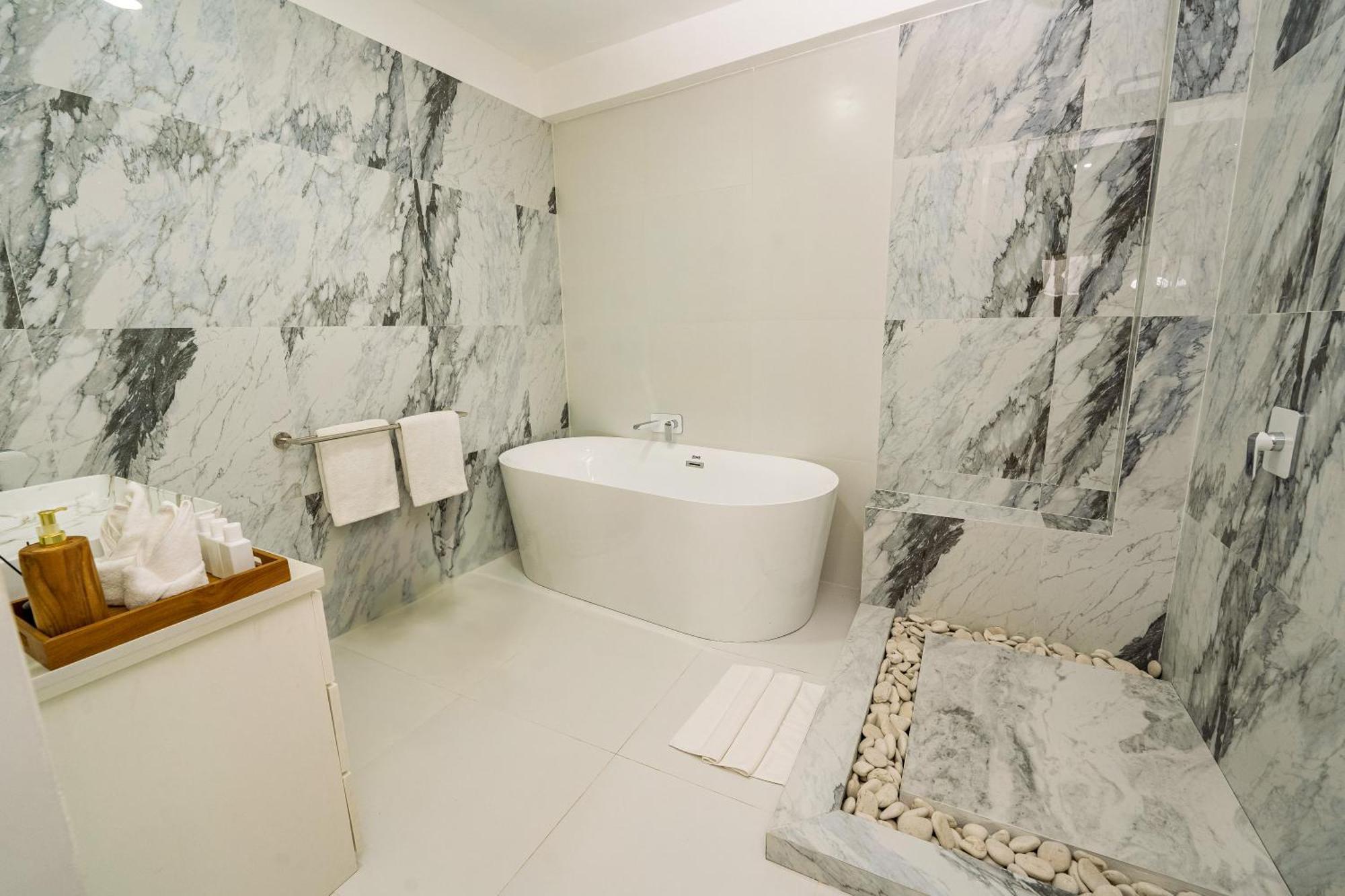 Spacious 3 Bedroom With Private Pool And Billiards *