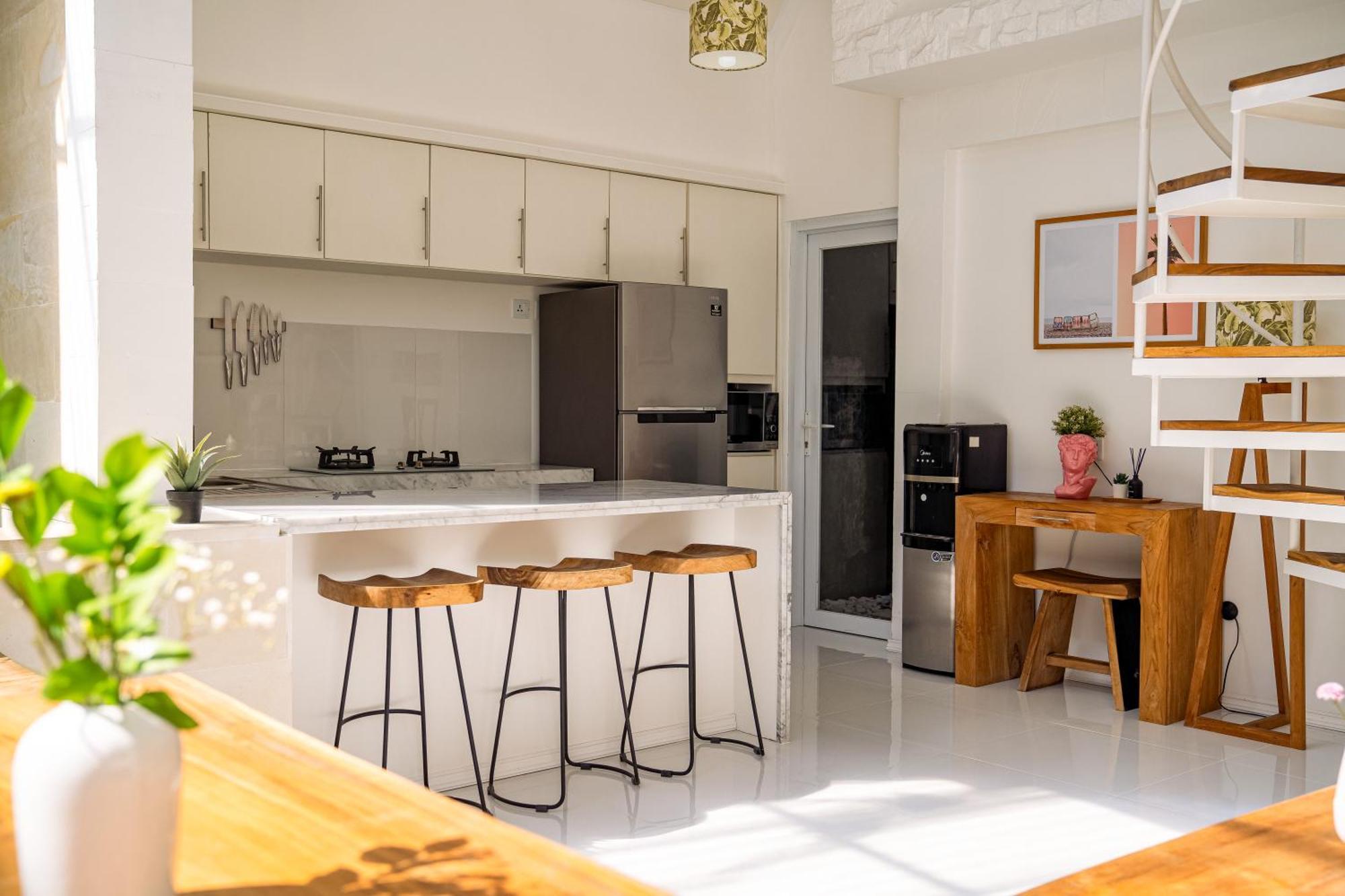 Spacious 3 Bedroom With Private Pool And Billiards Villa Seminyak (Bali)
