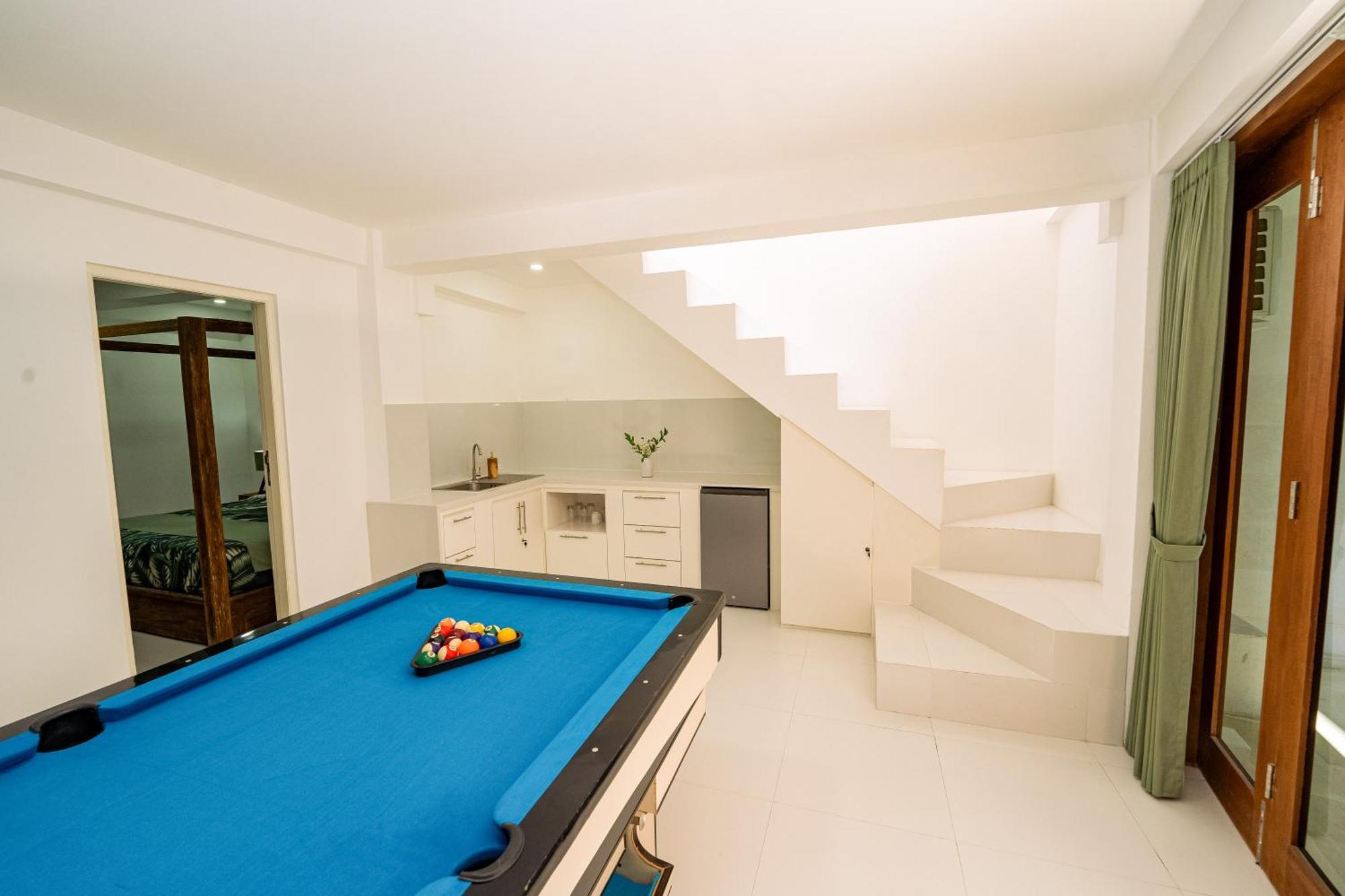 Spacious 3 Bedroom With Private Pool And Billiards Seminyak (Bali)