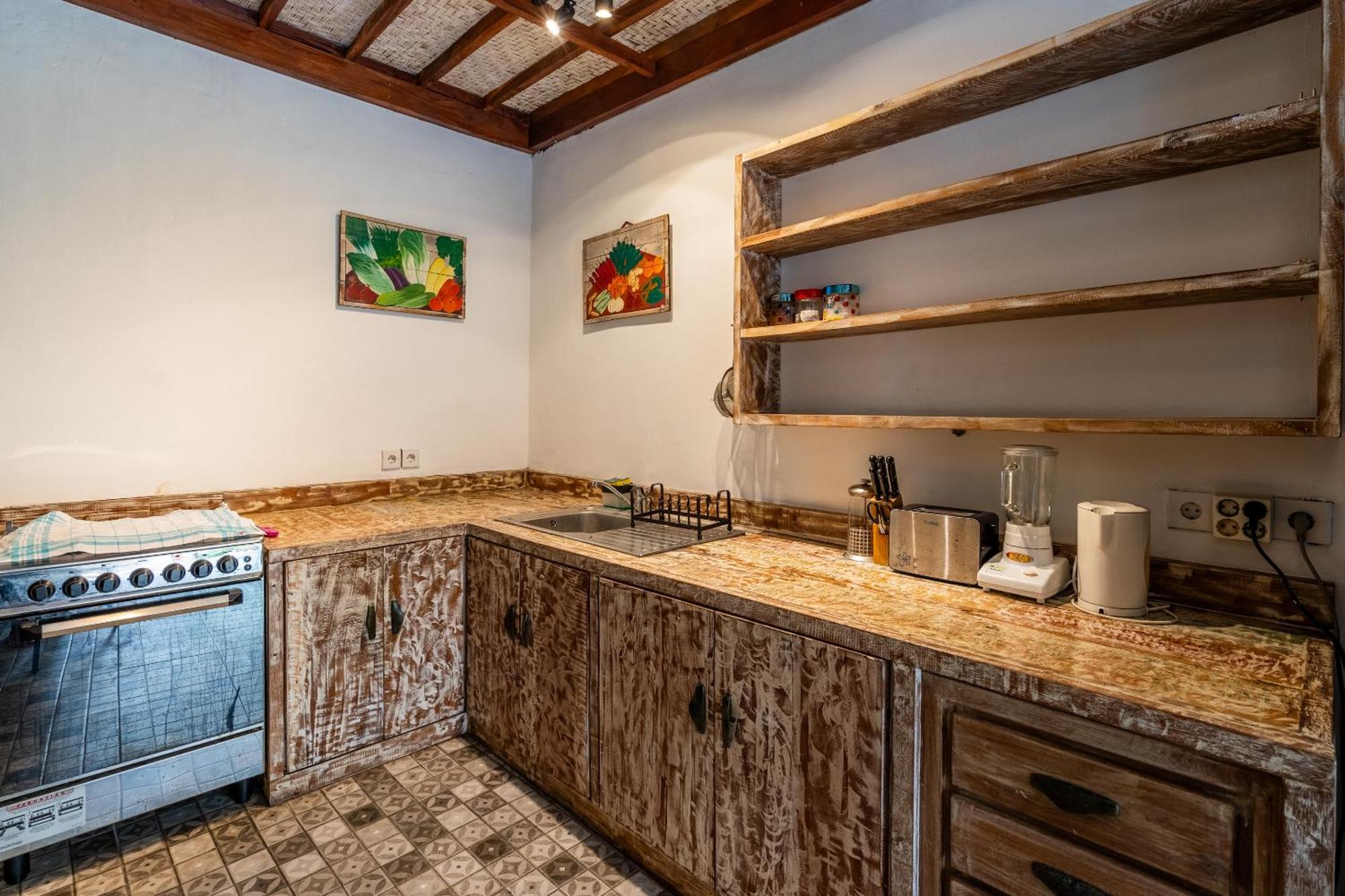 3-bedroom Near Kudeta - Oberoi Street By Ibali Management Villa *
