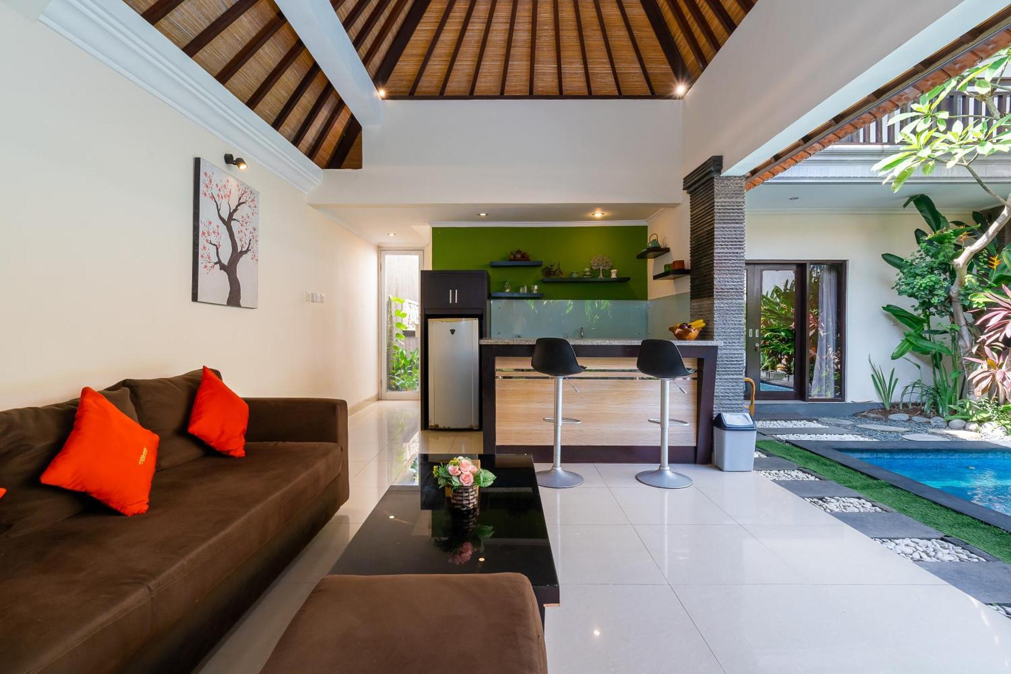 De' Bharata Bali * Seminyak (Bali)