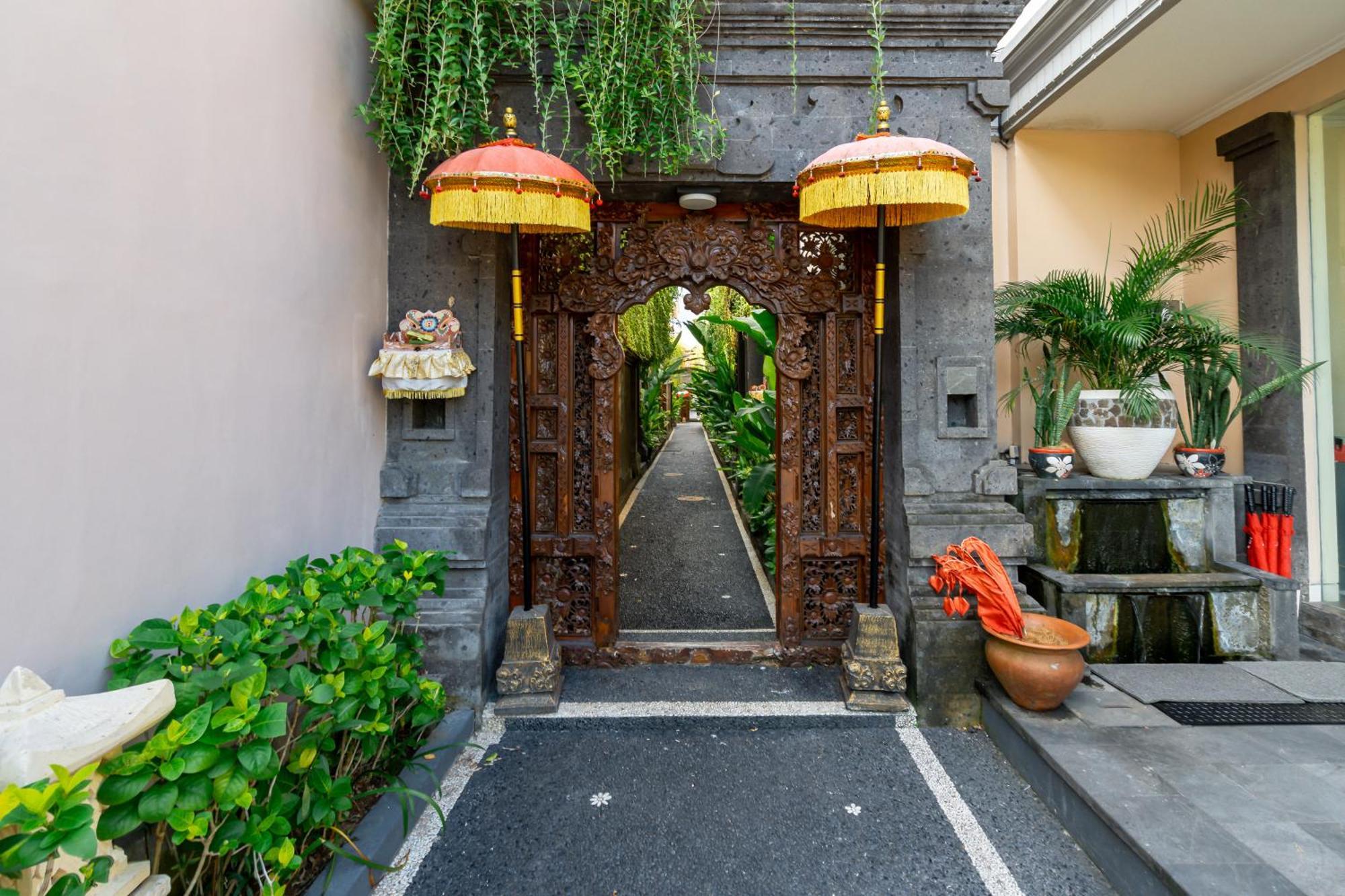 De' Bharata Bali * Seminyak (Bali)