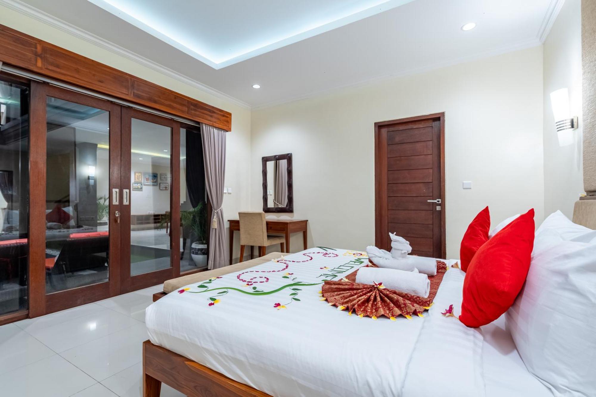 De' Bharata Bali * Seminyak (Bali)
