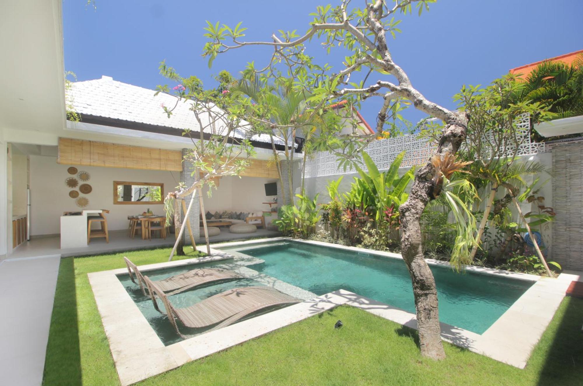 New 4 Bdr Rooftop & Pool Petitenget Villa *