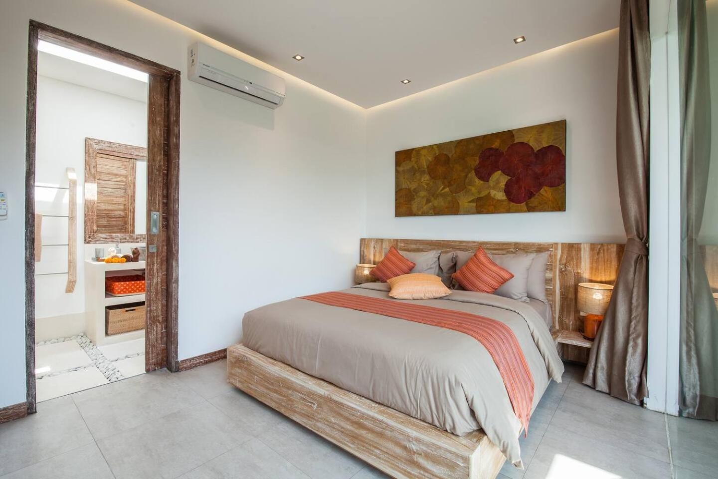 Elegant 4-bedroom In Villa Seminyak (Bali)