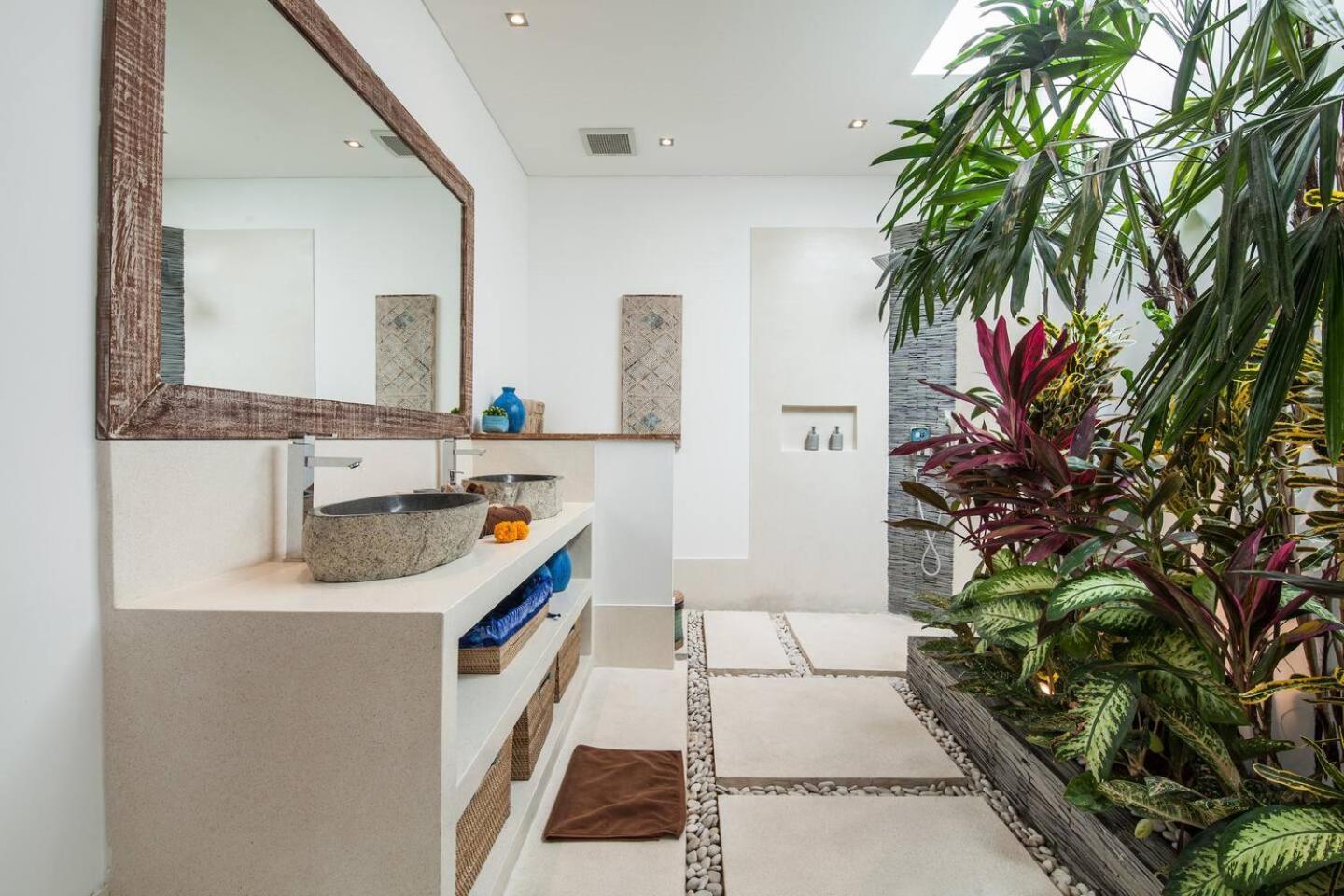 Large 4 Bd Large Garden And Pool * Seminyak (Bali)