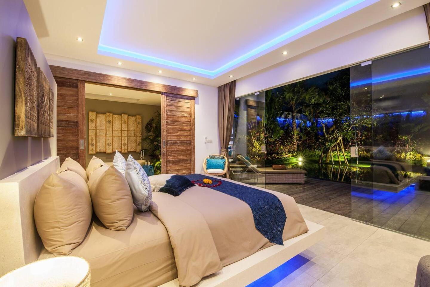 Large 4 Bd Large Garden And Pool Villa
