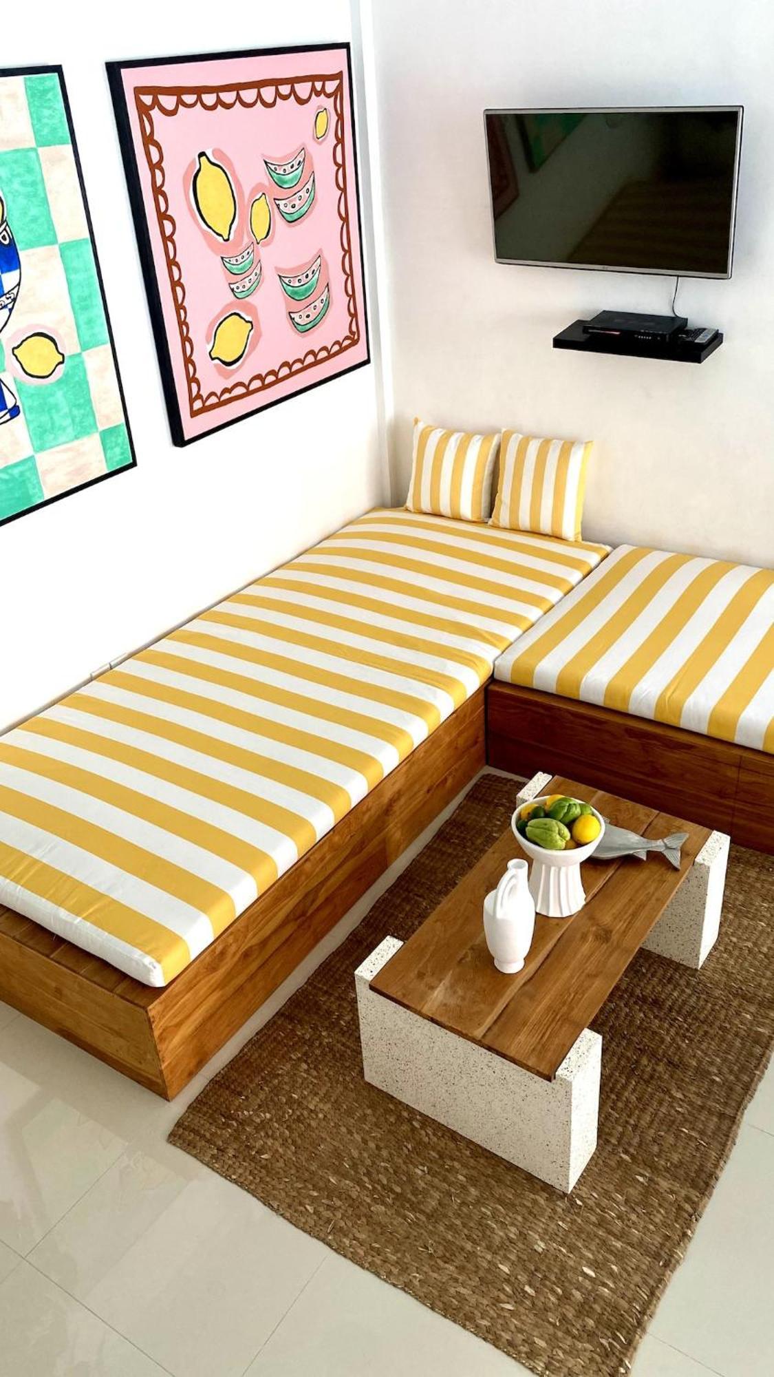 Family Friendly Luxury Pool - Walk To Shops Villa *
