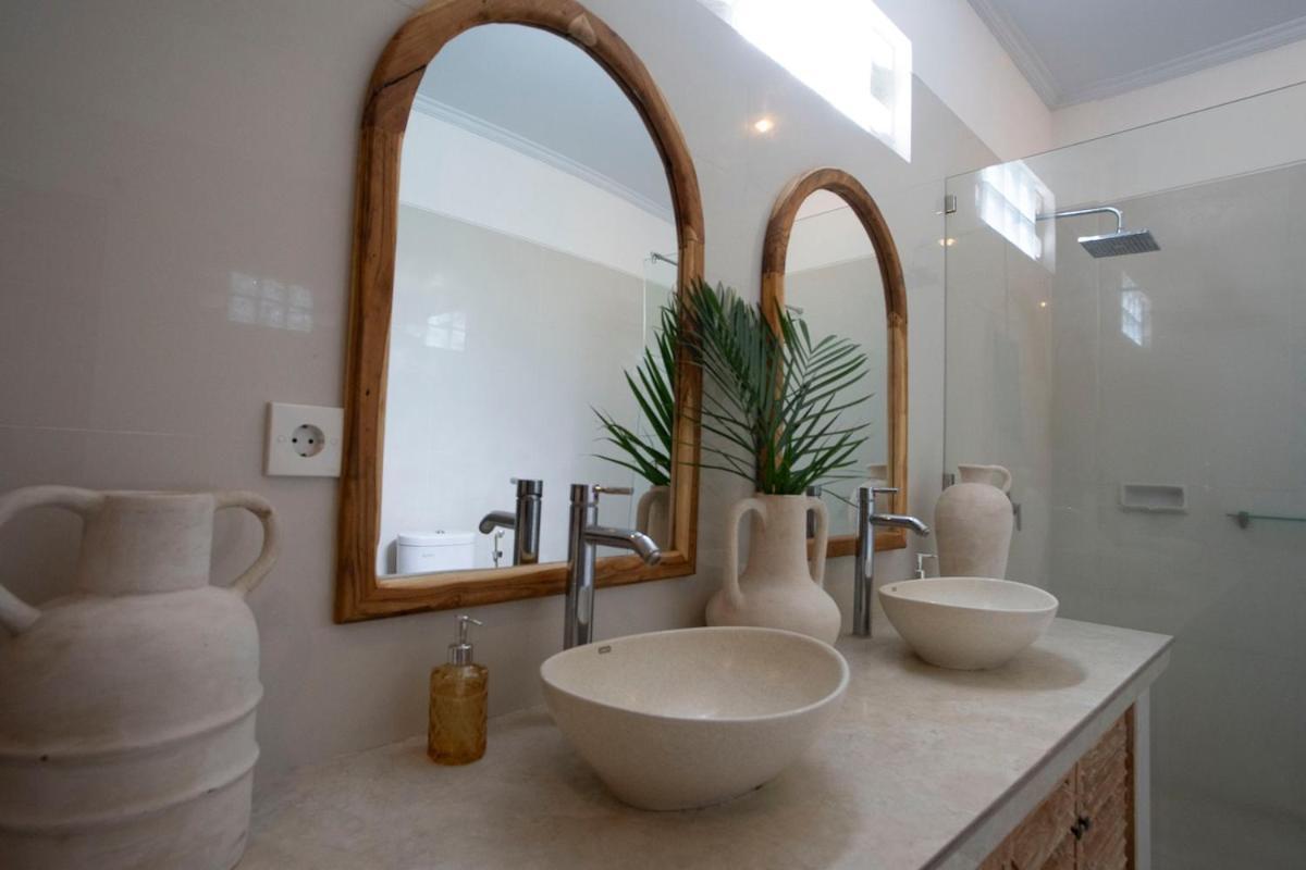 Family Friendly Luxury Pool - Walk To Shops Villa *