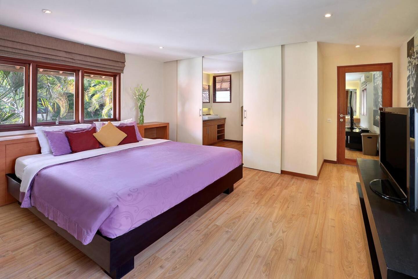 Super Value 4 Bedroom, Walk To Bintang Supermarket Villa Seminyak (Bali)