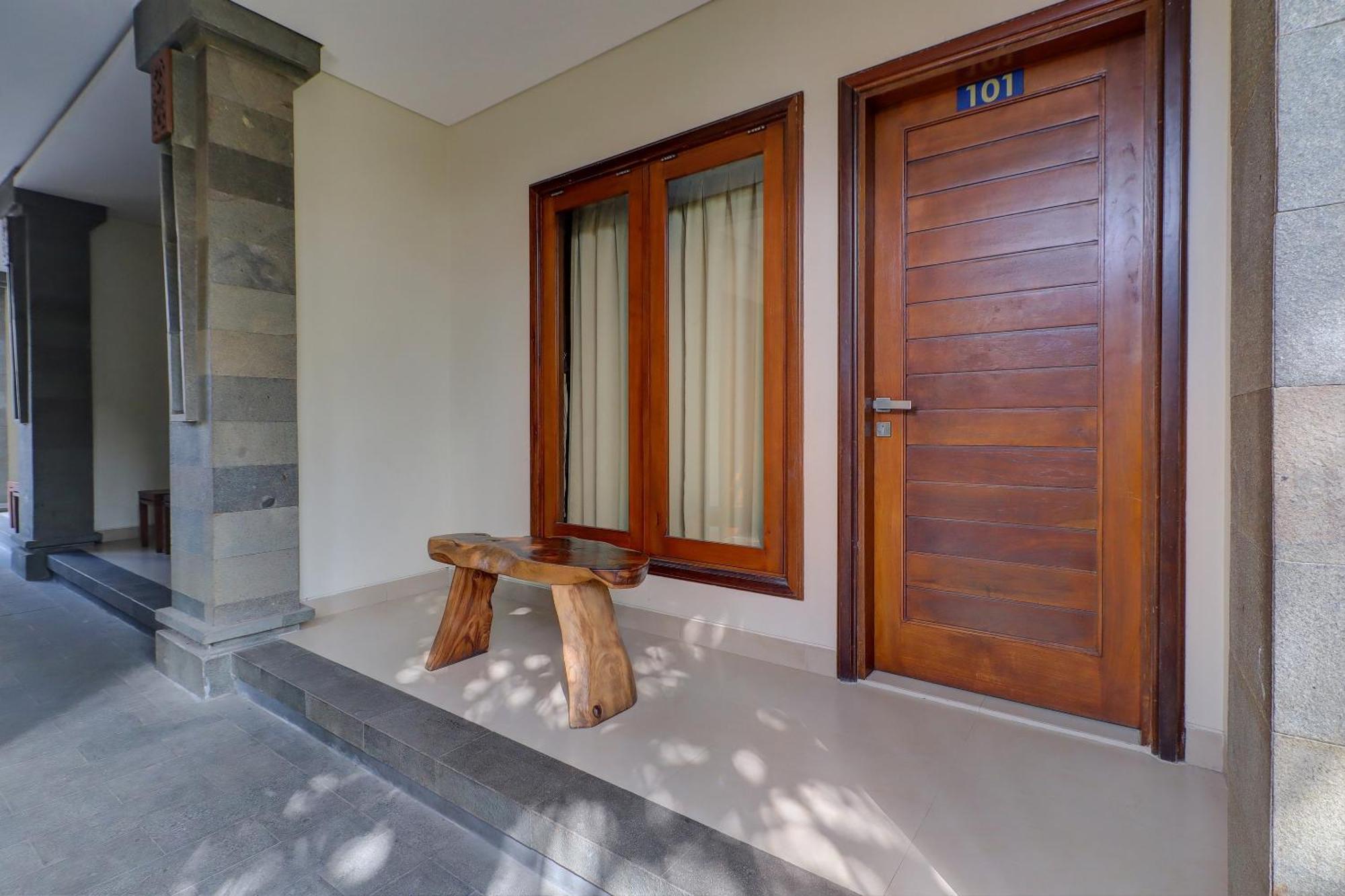 Oyo Life 92852 Singgah Legian 2*