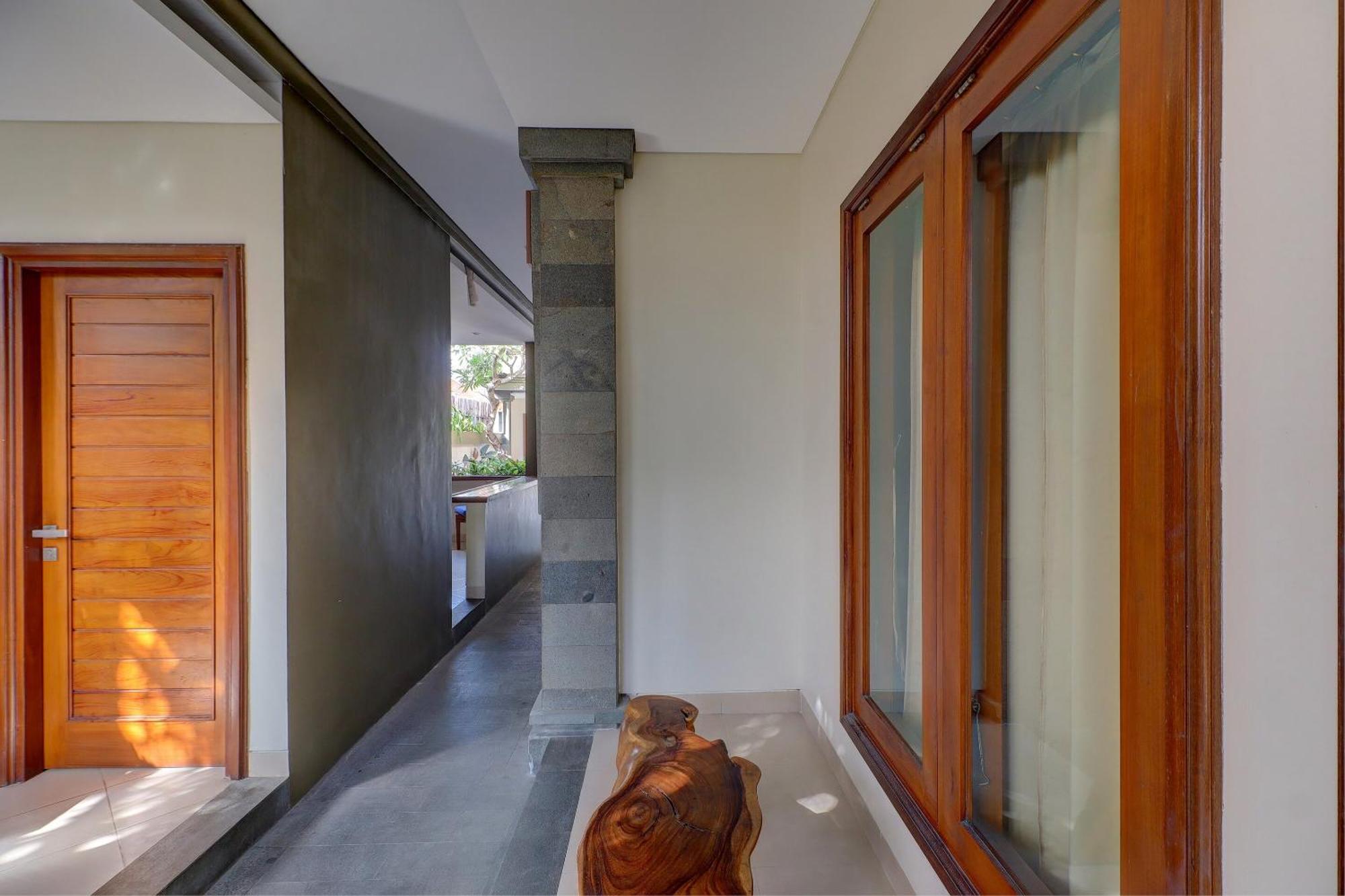Hotel Oyo Life 92852 Singgah Legian 2*