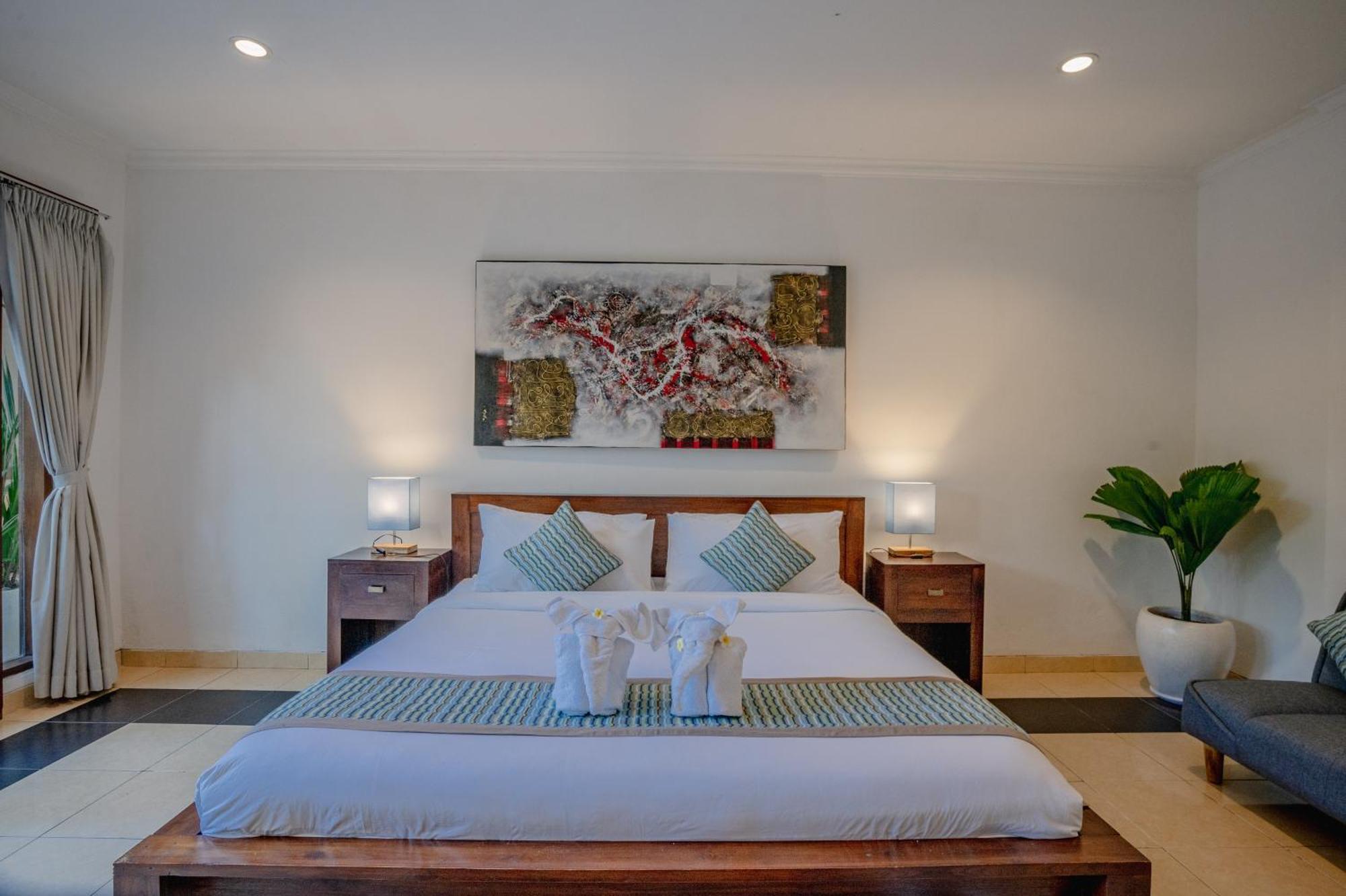 5 Bedroom In Centre Location Of *