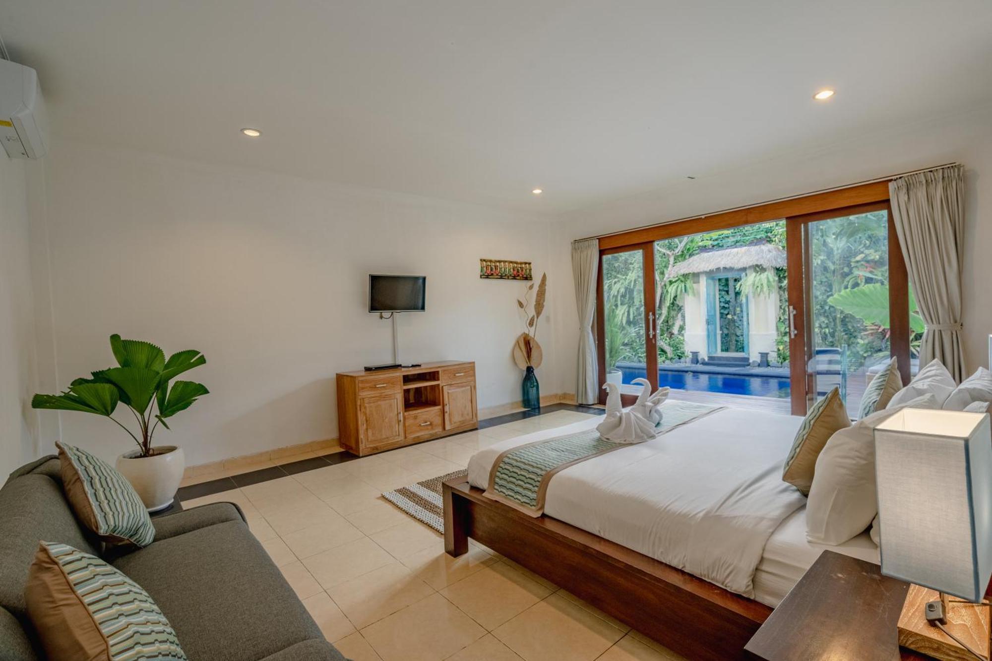 5 Bedroom In Centre Location Of