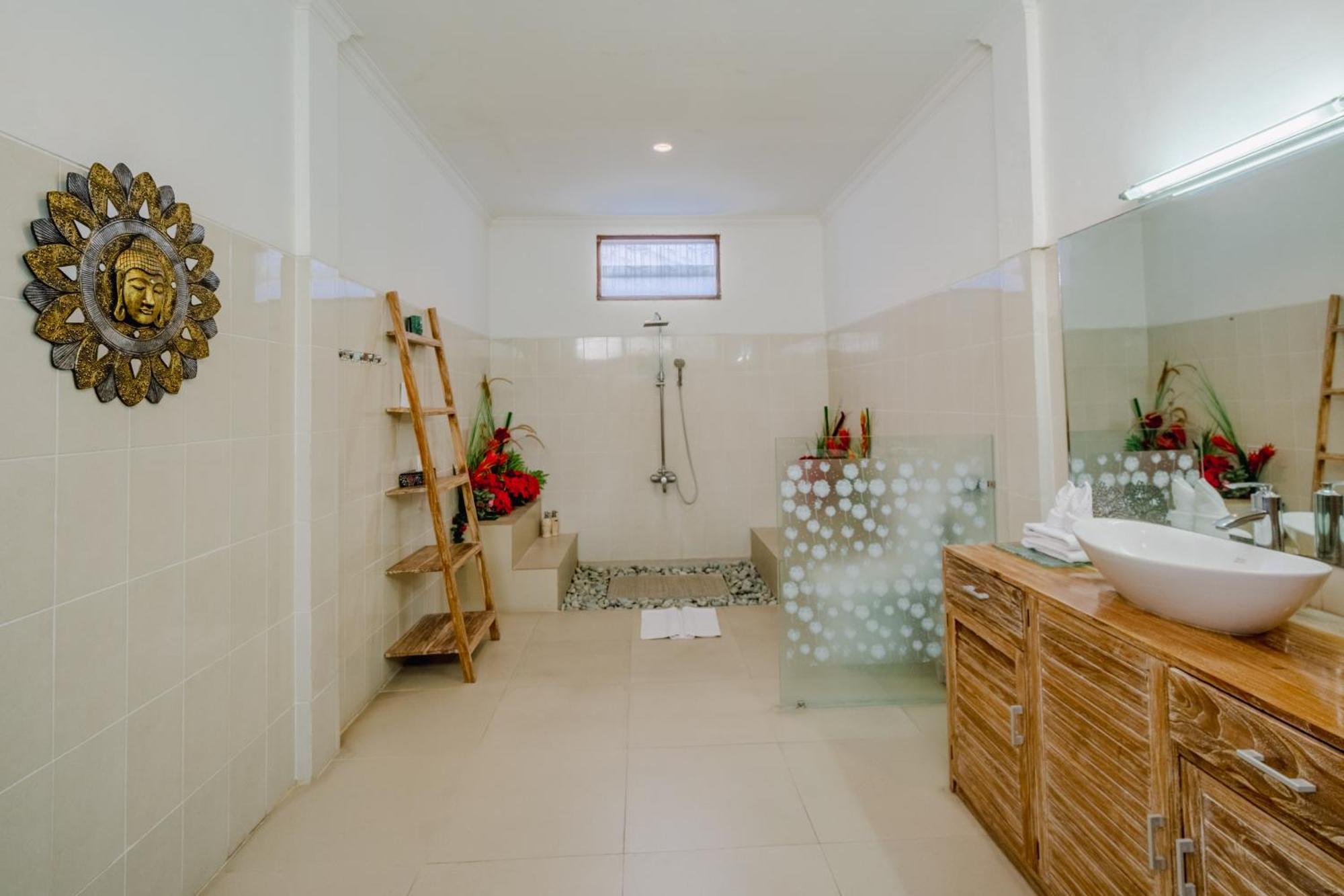 5 Bedroom In Centre Location Of Villa Seminyak (Bali)