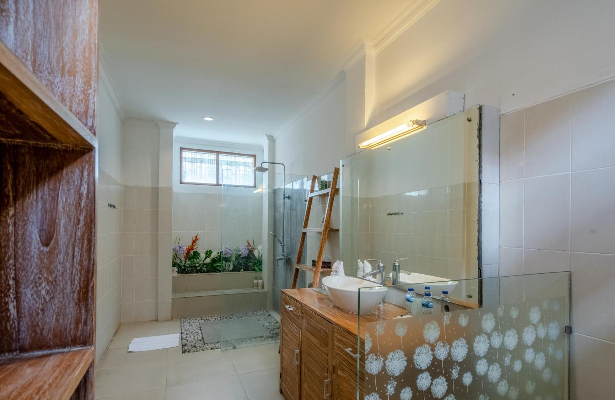 5 Bedroom In Centre Location Of Seminyak (Bali)