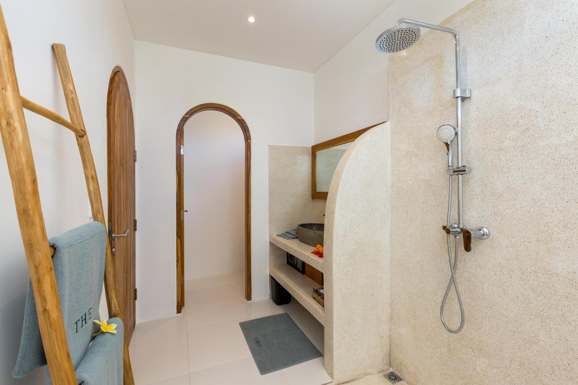 New! Theo - 1br In Kerobokan Villa