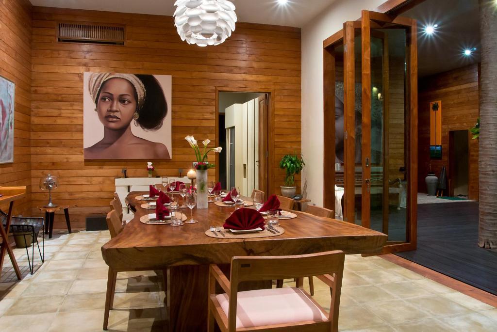 Villa Eko - Tropical Villa, Walk To