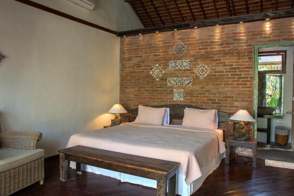 Villa Phinisi - *