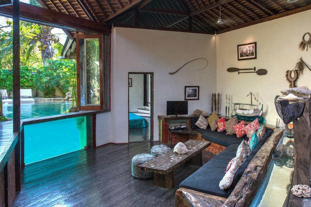 Villa Phinisi - *