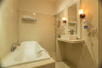 Hotel La And 4*