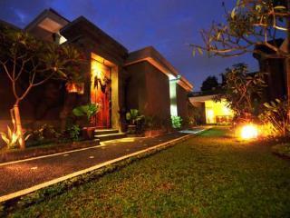 De' Bharata Bali * Seminyak (Bali)