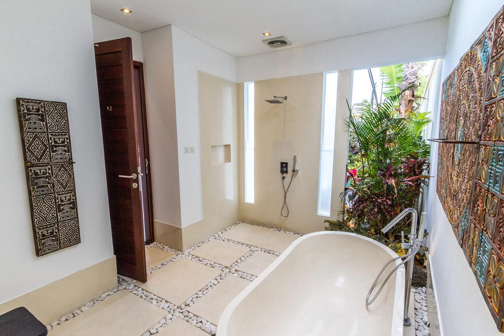 Saha - Elegant 3-bedroom In Villa Seminyak (Bali)
