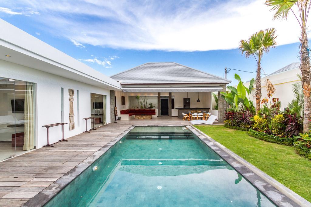 Saha - Elegant 3-bedroom In Seminyak (Bali)