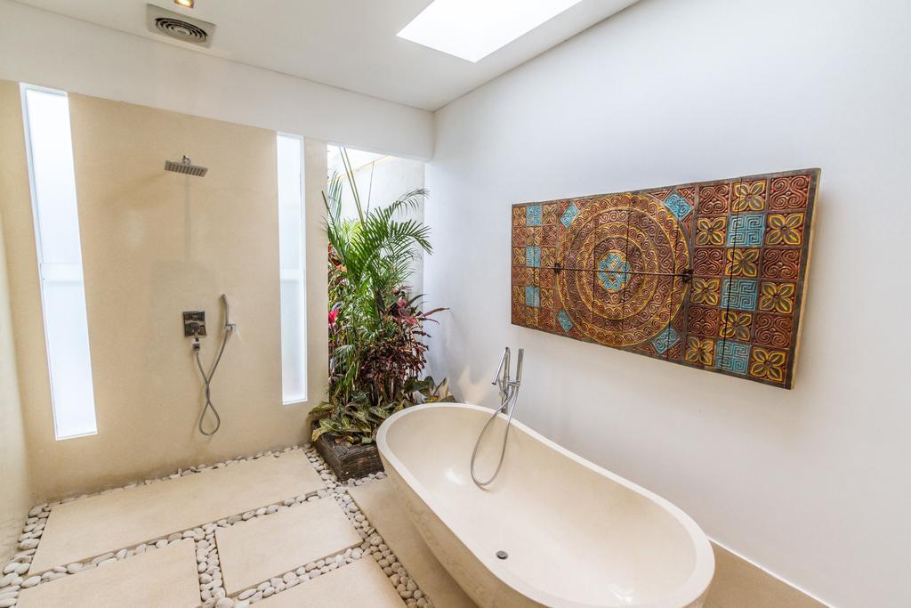 Saha - Elegant 3-bedroom In Seminyak (Bali)