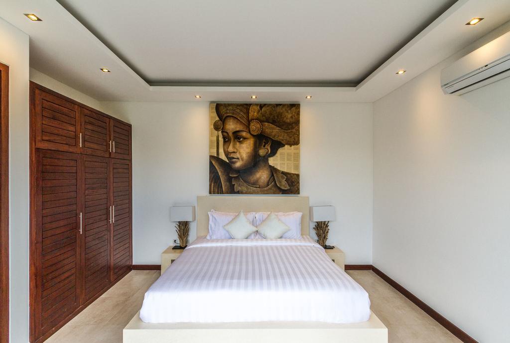 Saha - Elegant 3-bedroom In Seminyak (Bali)
