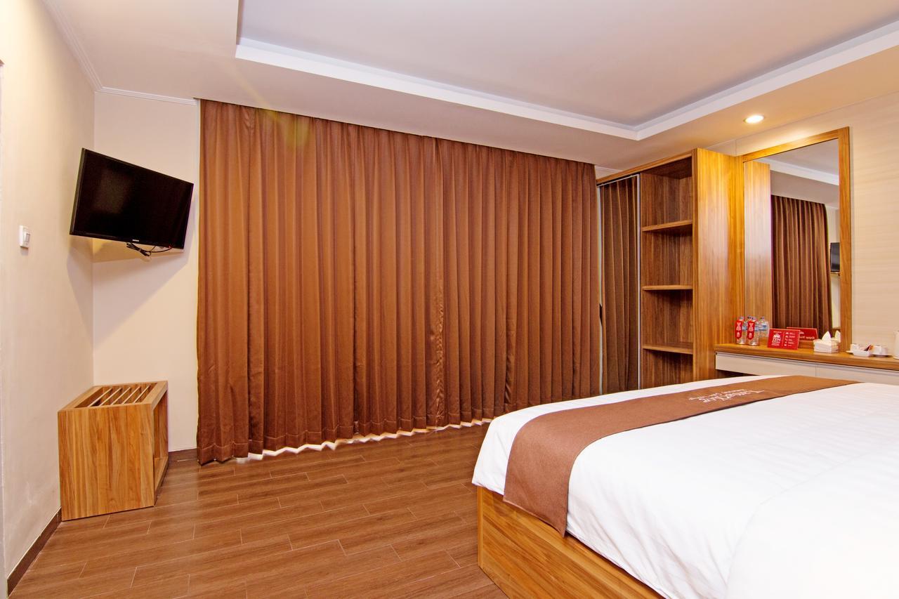 Zen Premium Dewi Saraswati Seminyak 3*