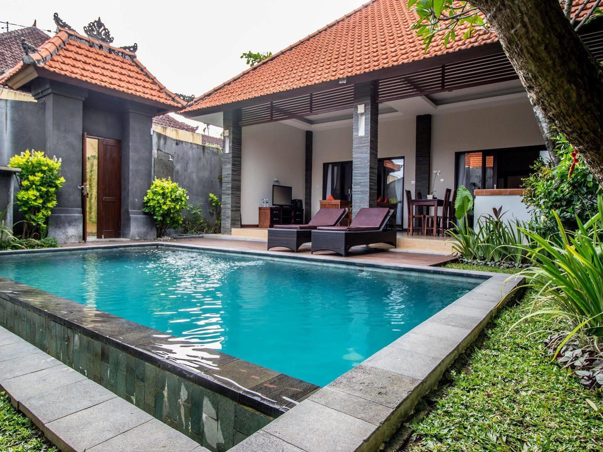 Transera Kirana Villas * Seminyak