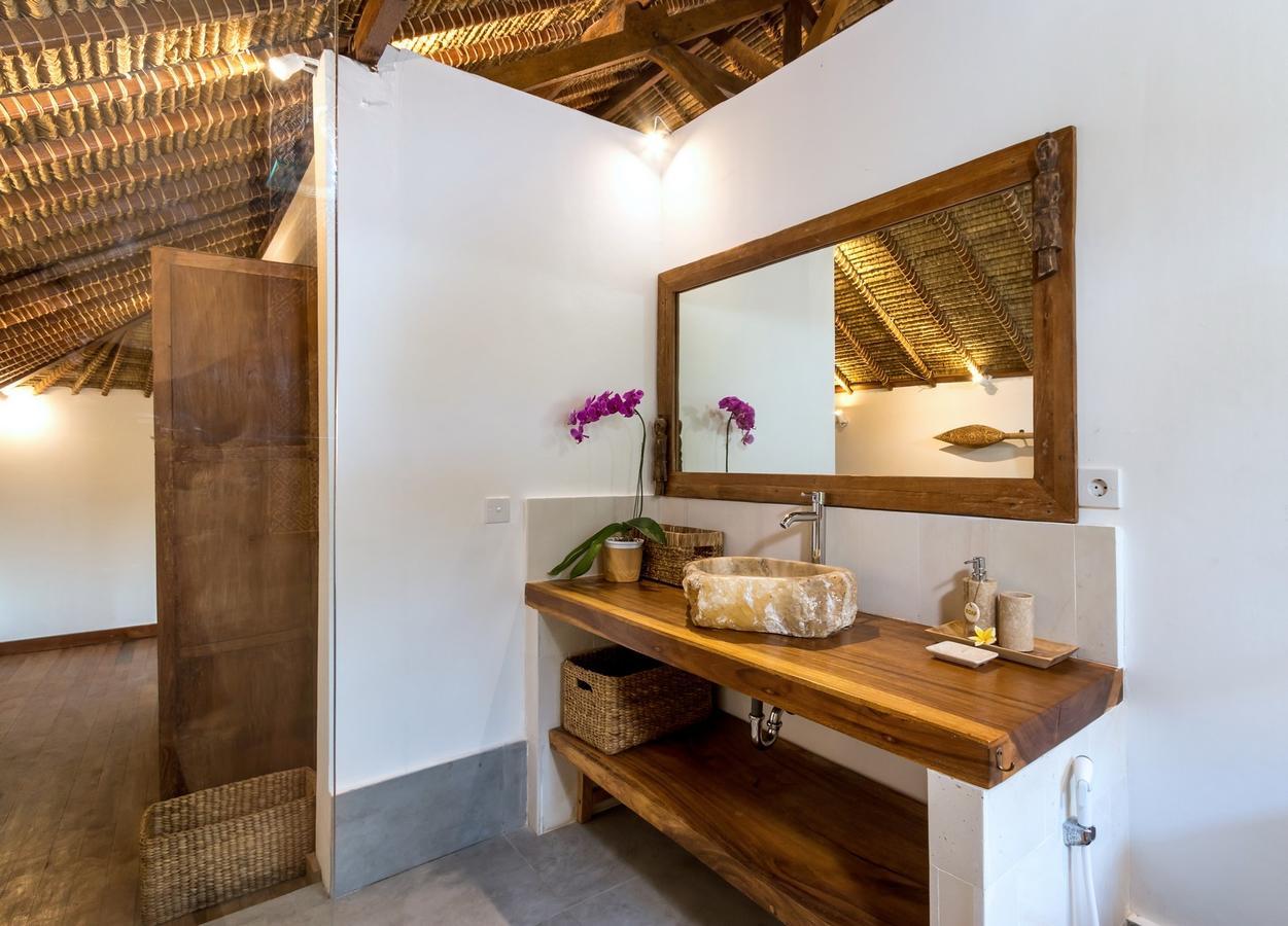 Charming And Tropical 3-br In Seminyak (Bali)