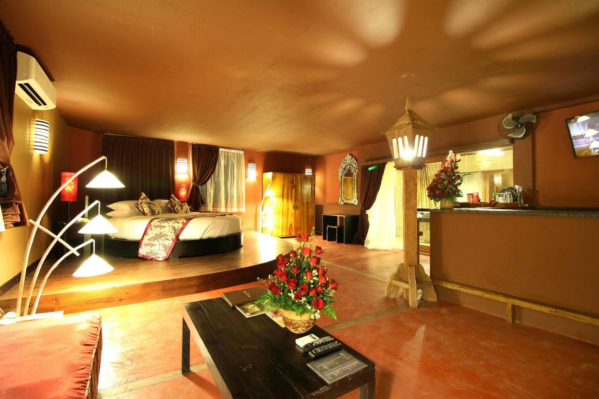 Sky Hotel 4*