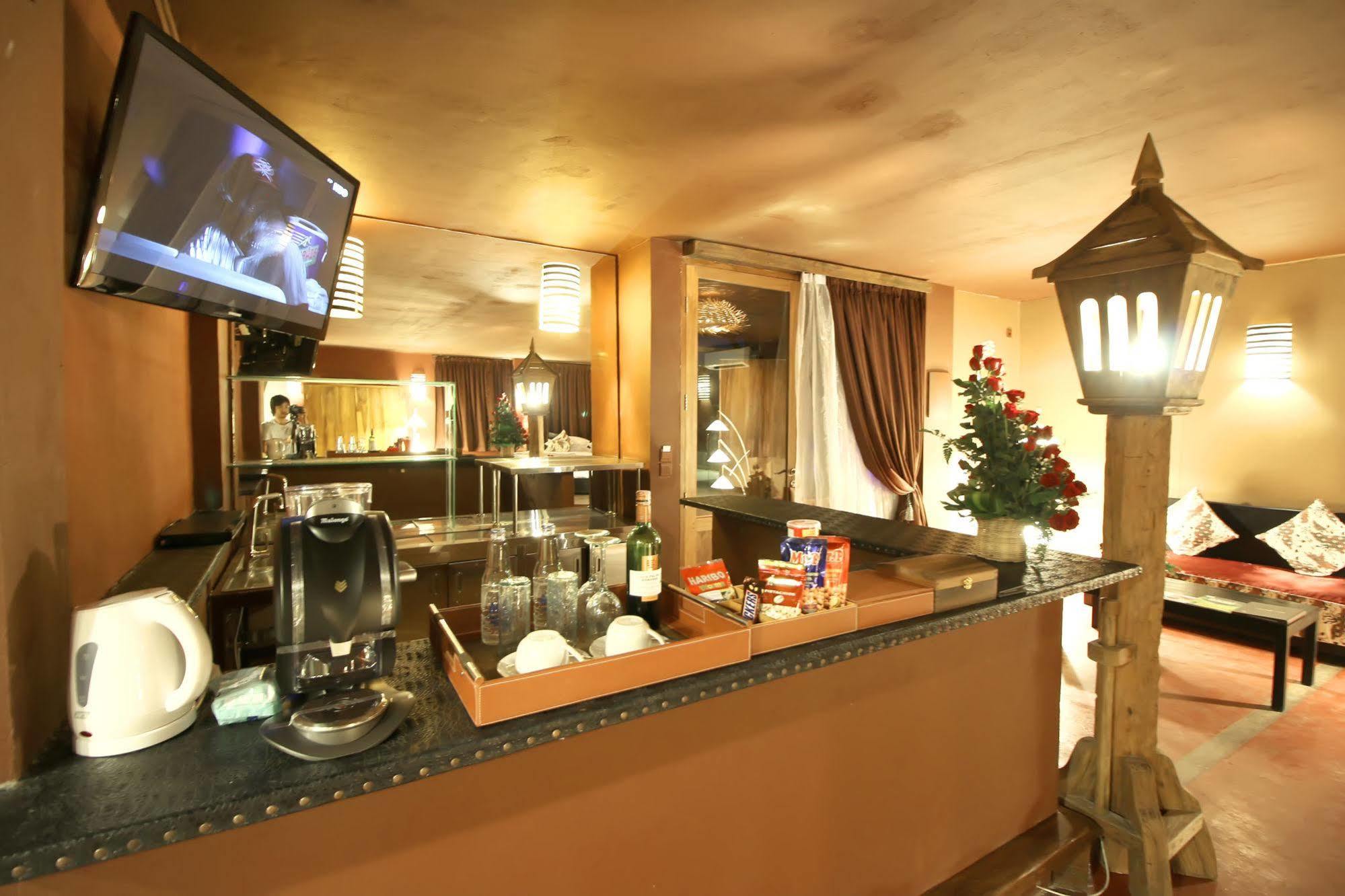 Sky Hotel 4*