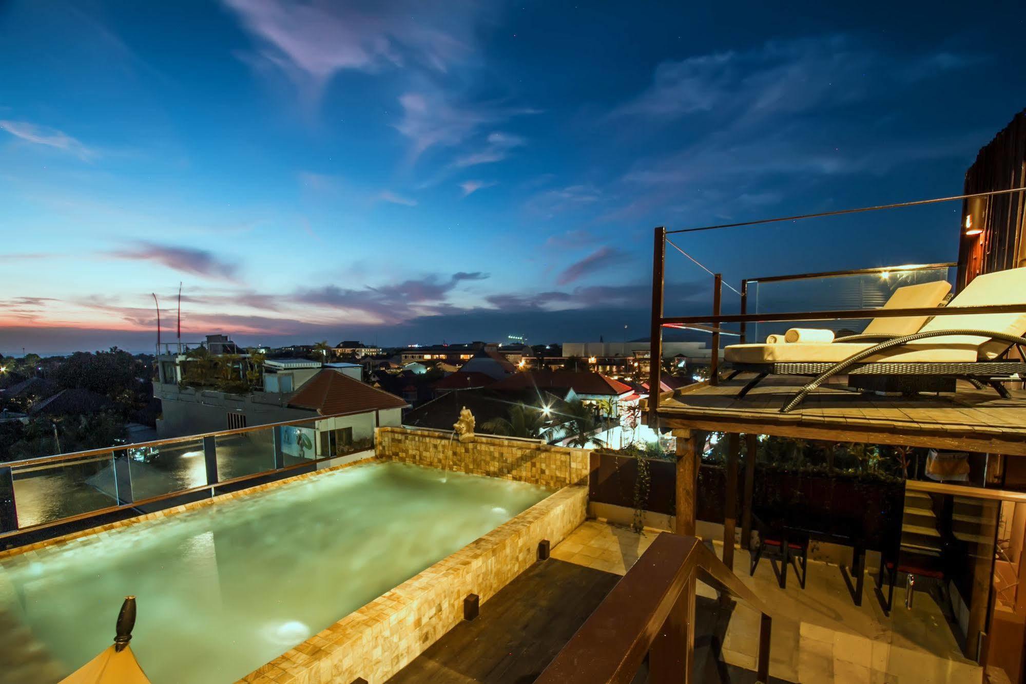 Sky Hotel Seminyak (Bali)