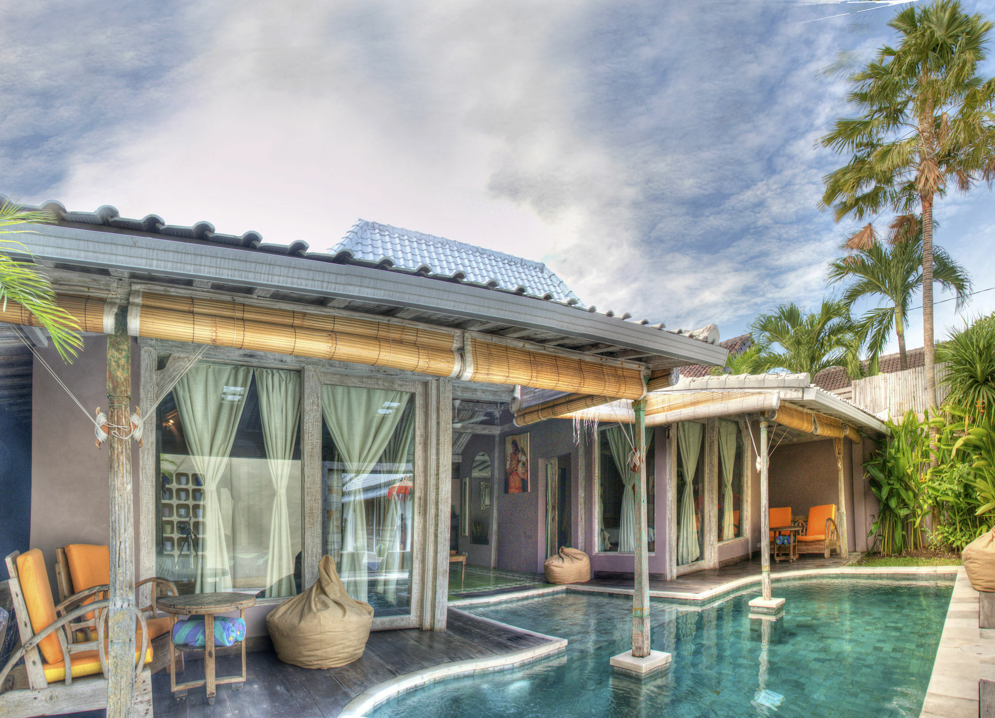 Villa West *