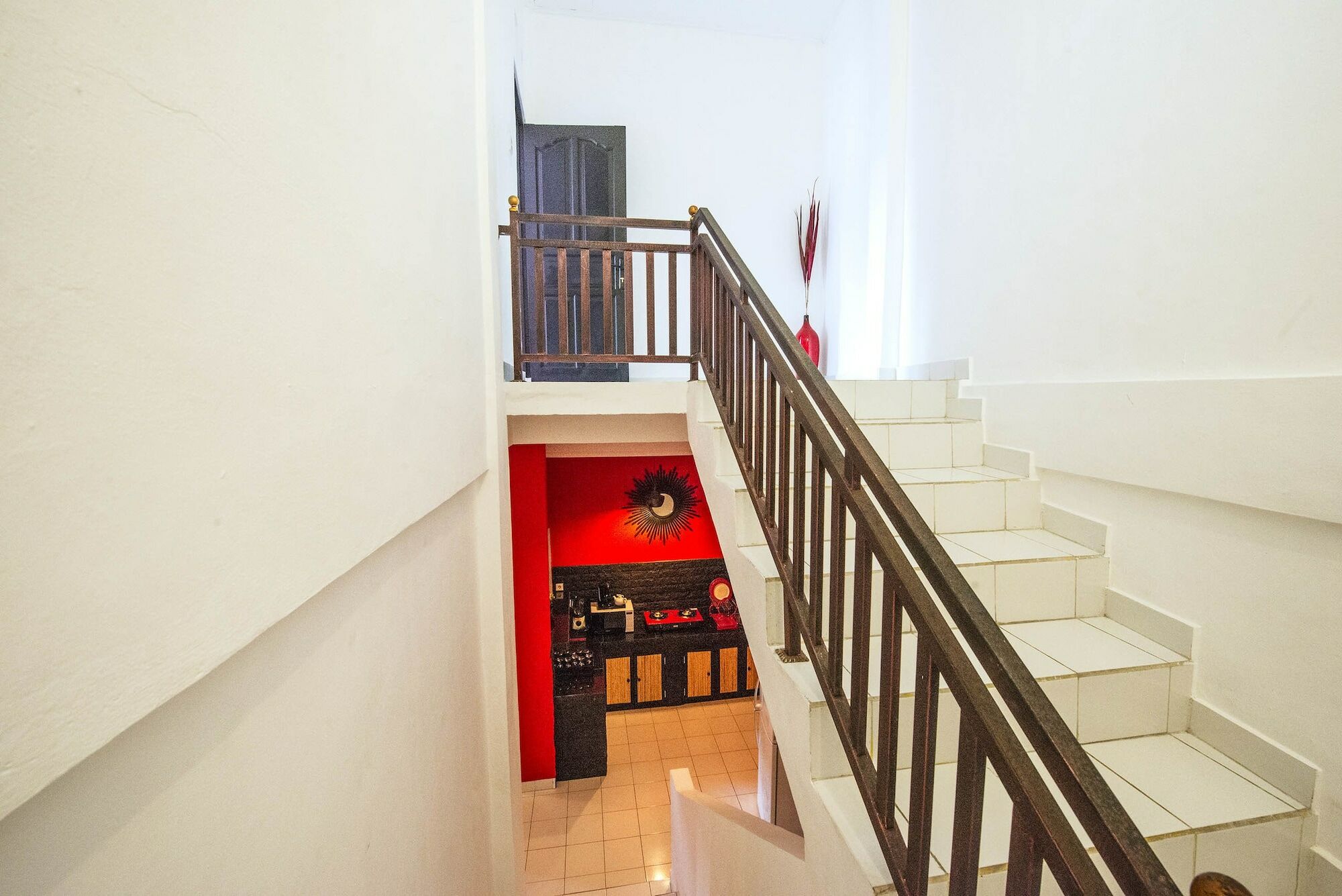 Villa Black & Red