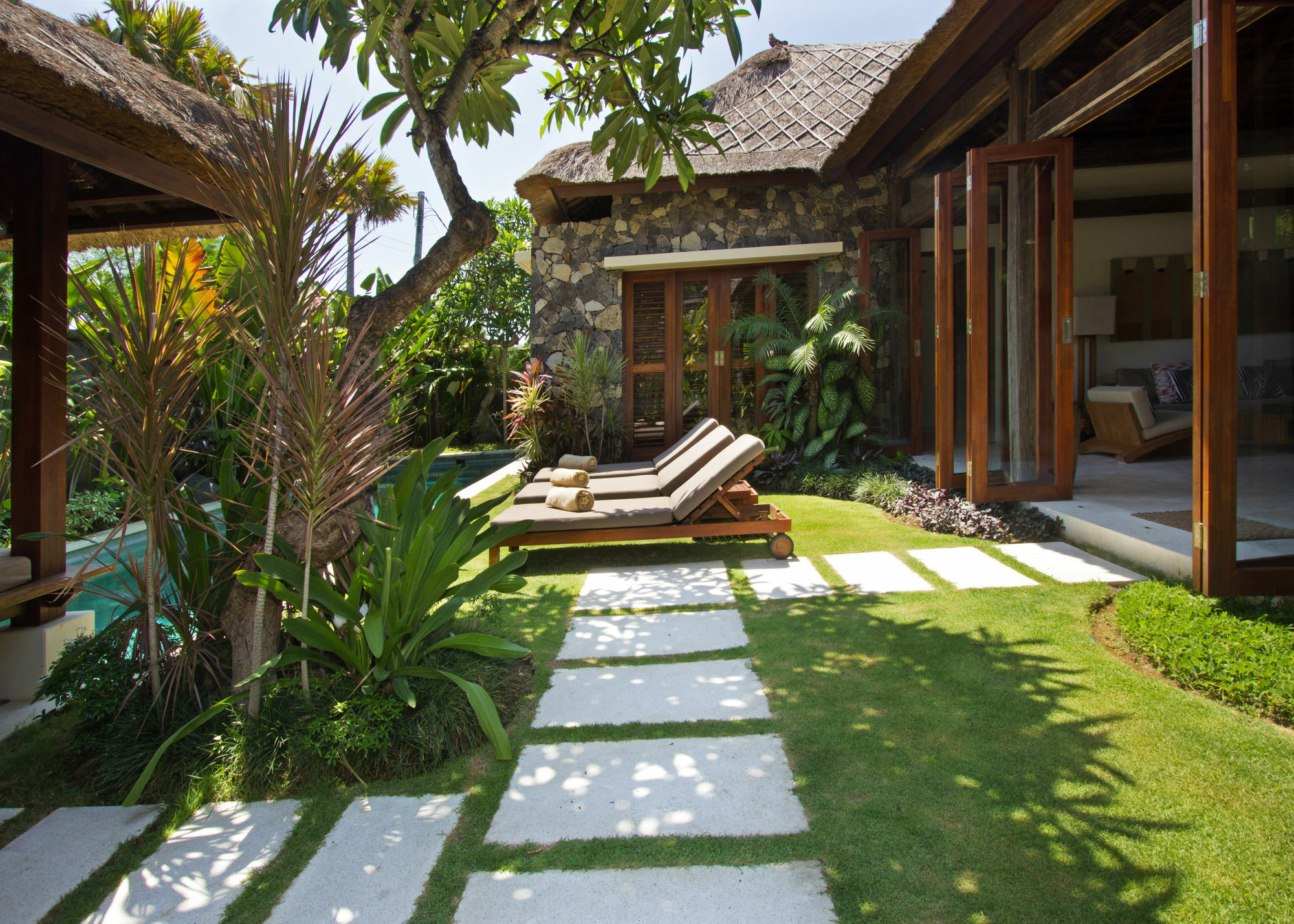 Suar Villa *