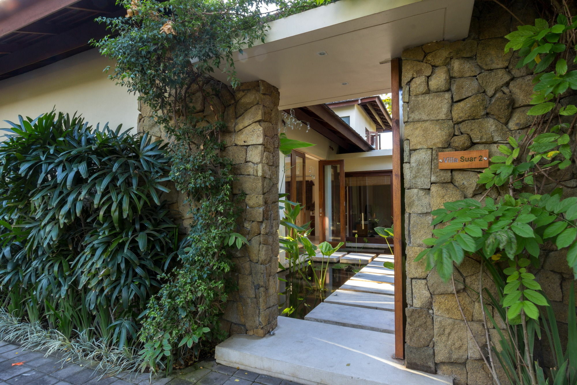 Suar Villa *