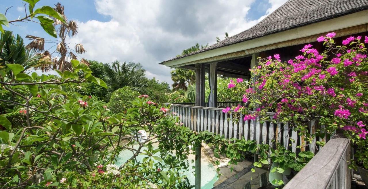 Villa Phinisi - *