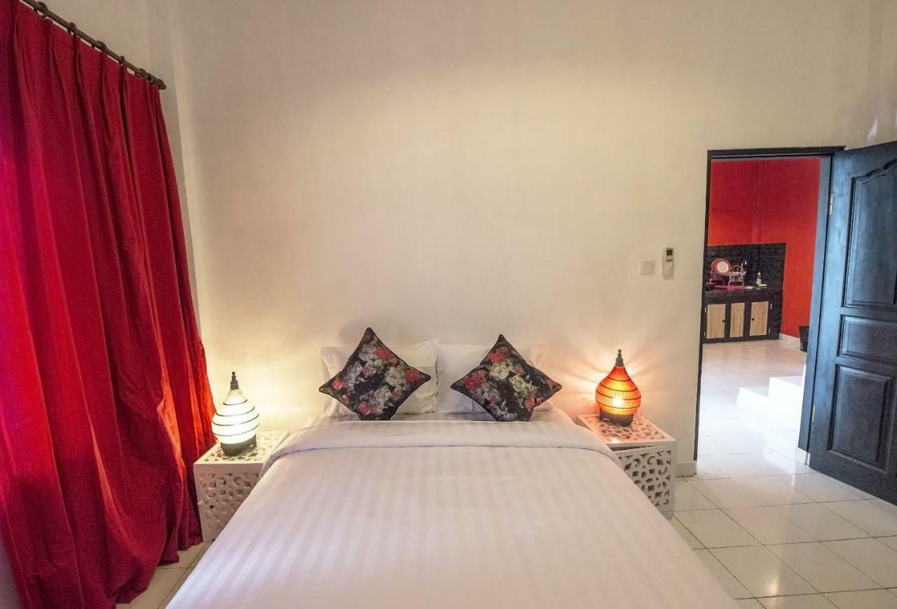 Black & Red Seminyak (Bali)