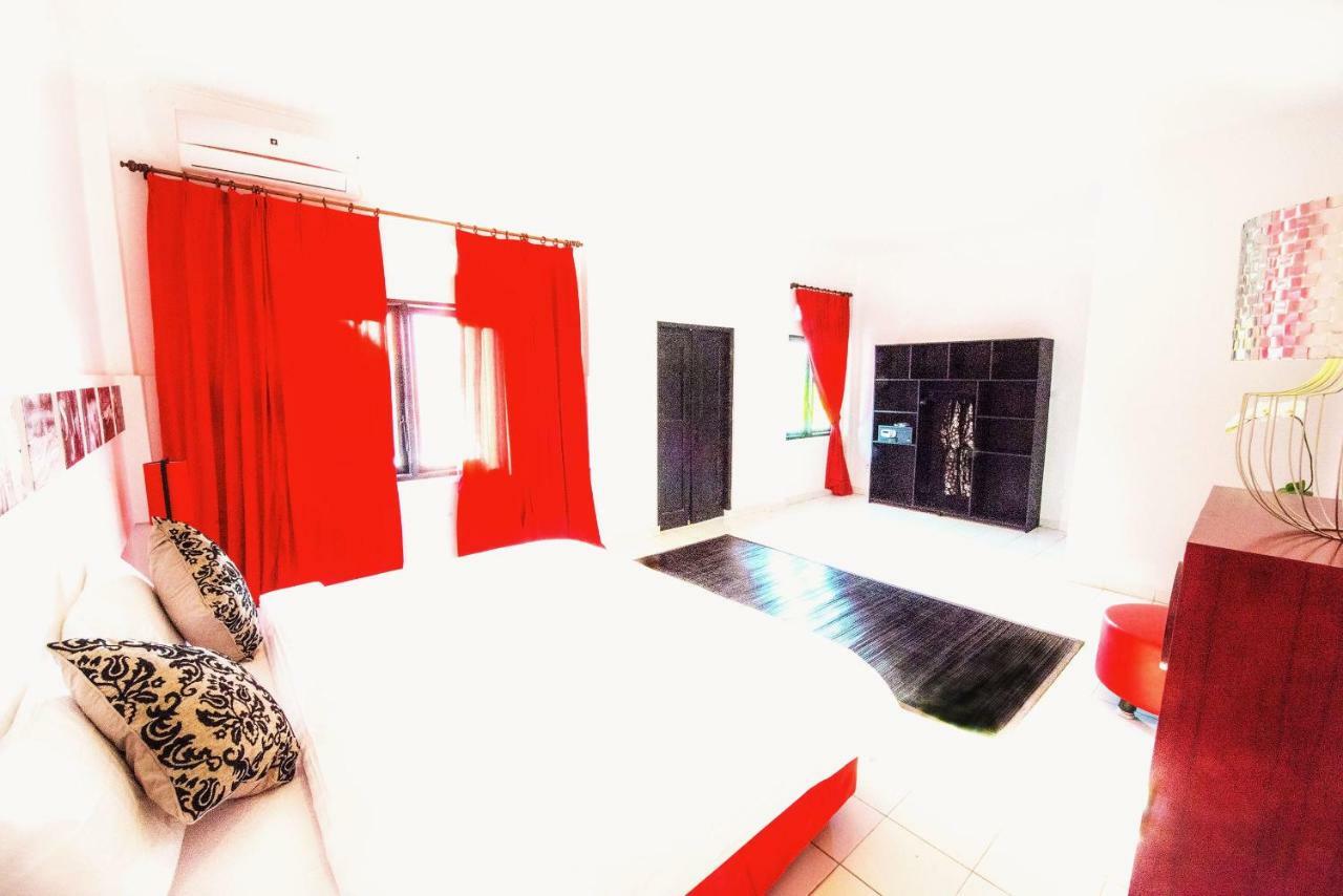 Villa Black & Red Seminyak (Bali)