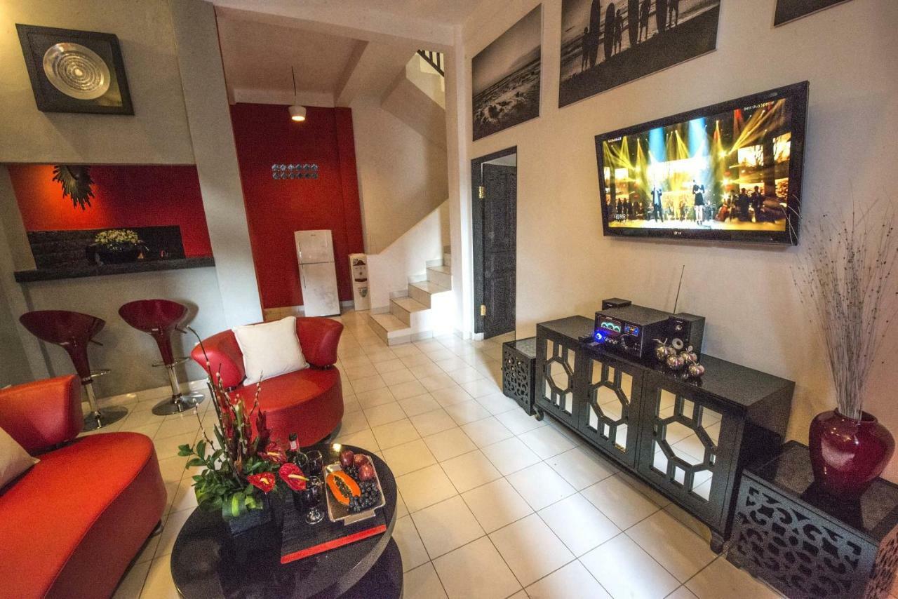 Black & Red Villa *