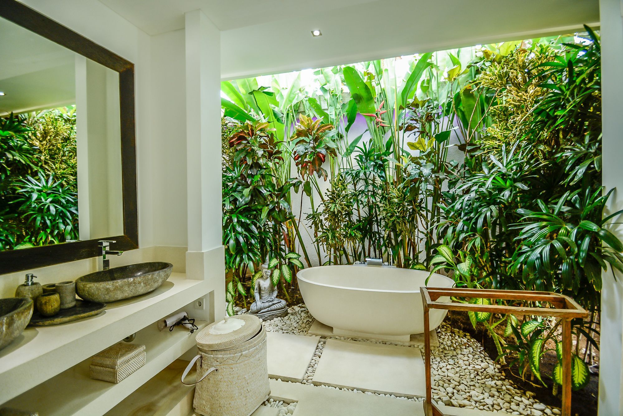 Saha - Elegant 3-bedroom In * Seminyak (Bali)