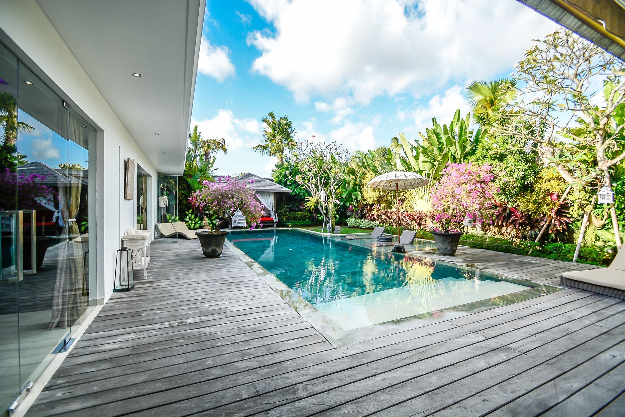 Villa Saha - Elegant 3-bedroom In Seminyak (Bali)