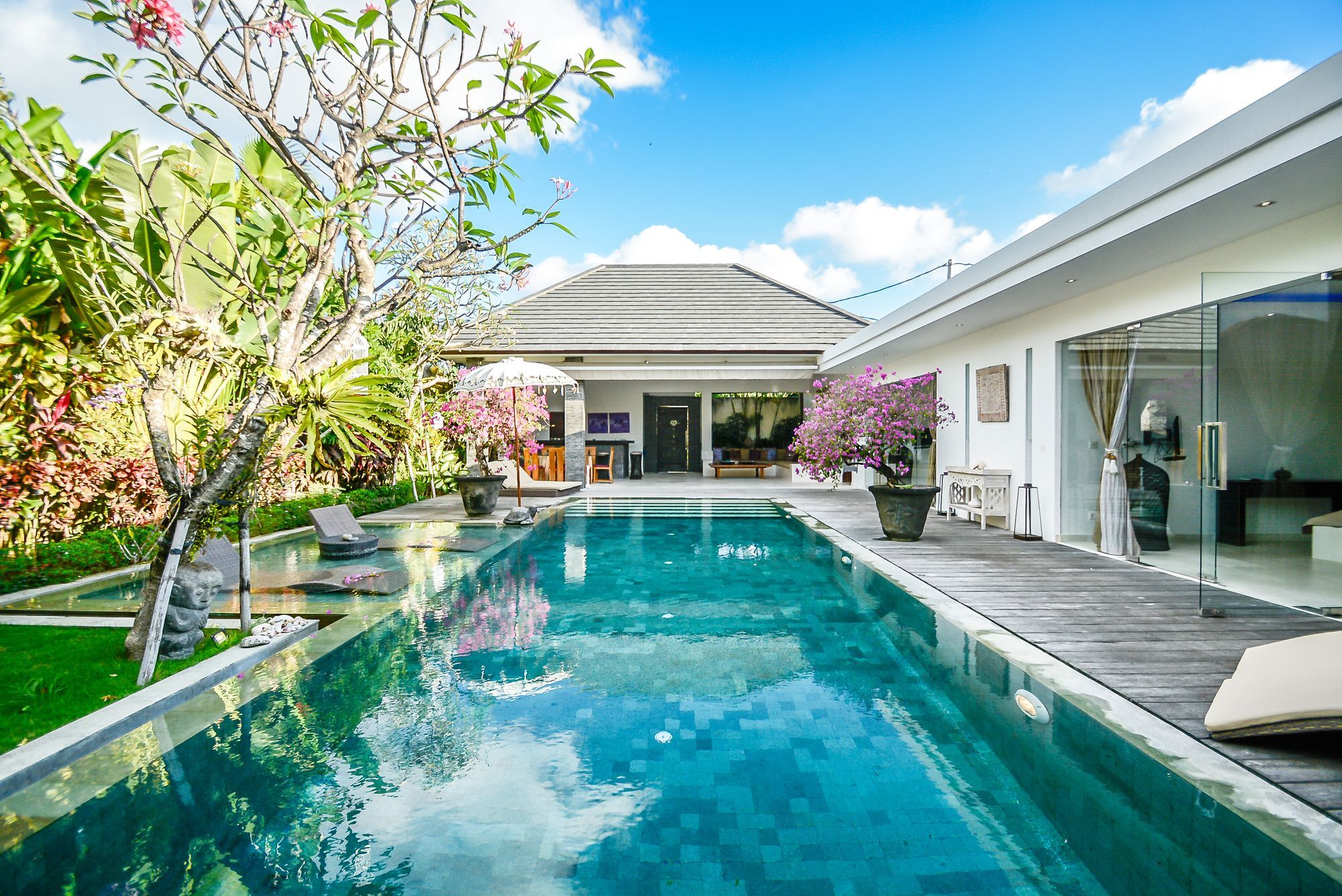 Villa Saha - Elegant 3-bedroom In Seminyak (Bali)