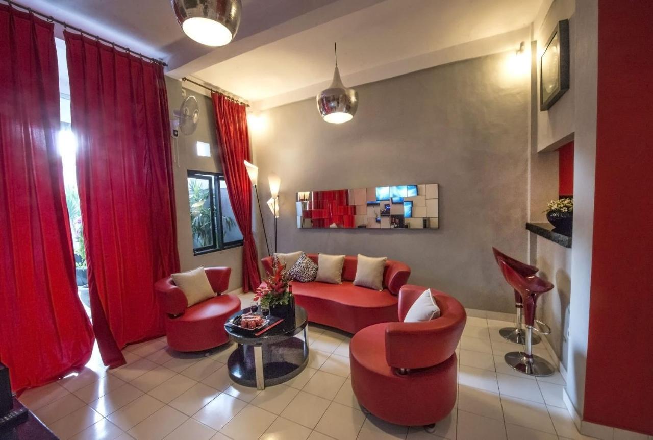 Black & Red Villa *