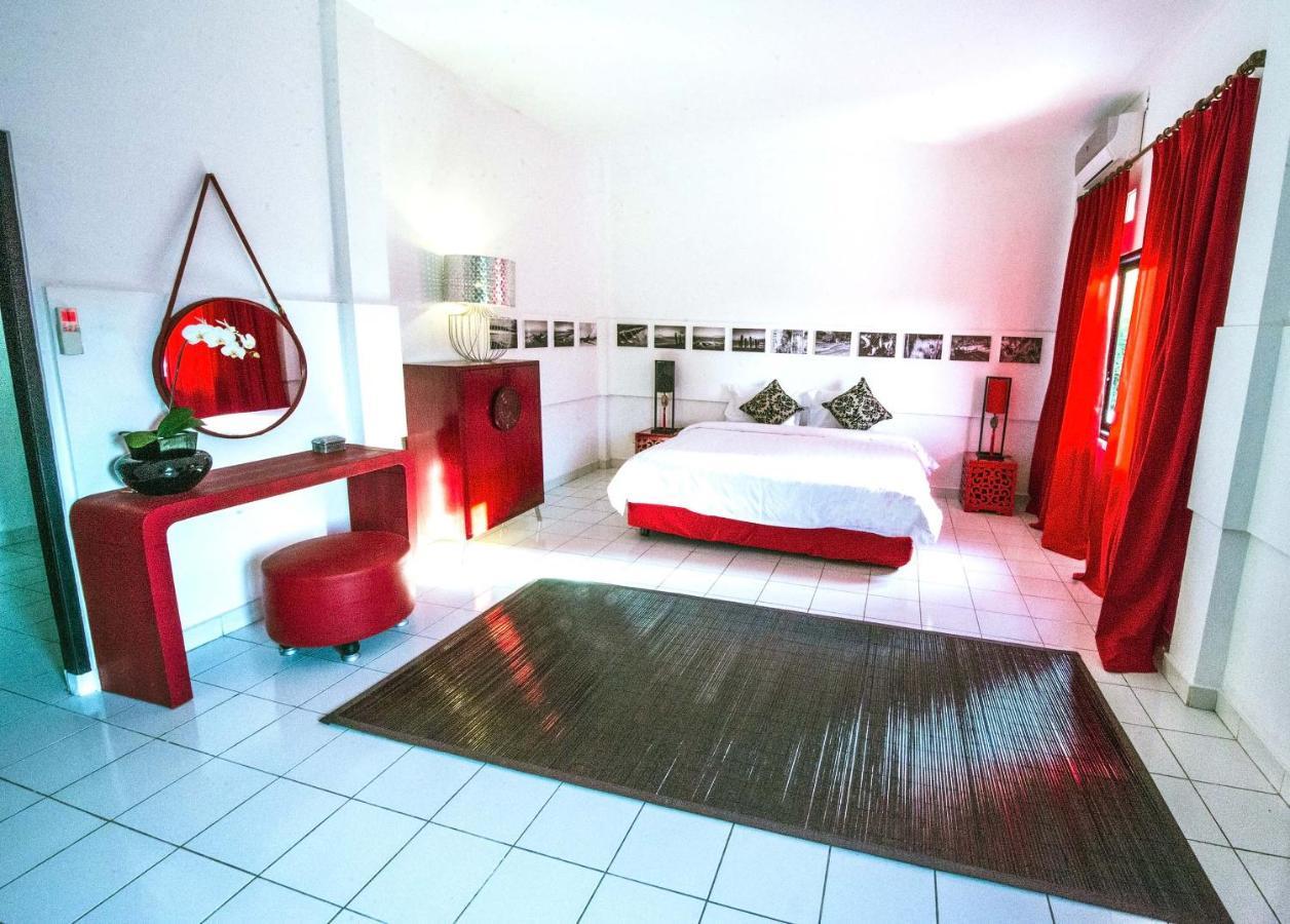 Black & Red Villa *
