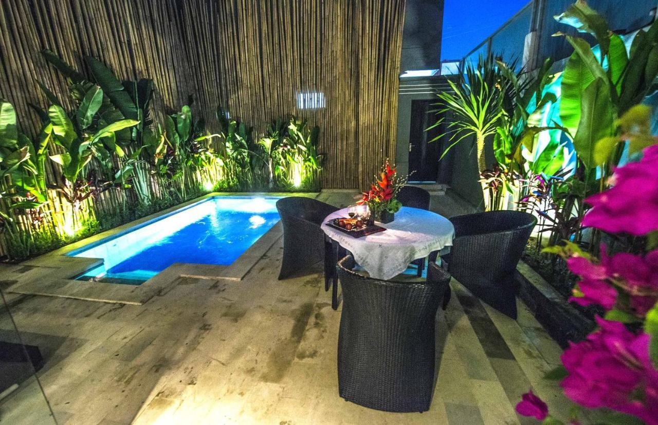 Black & Red Villa Seminyak (Bali)